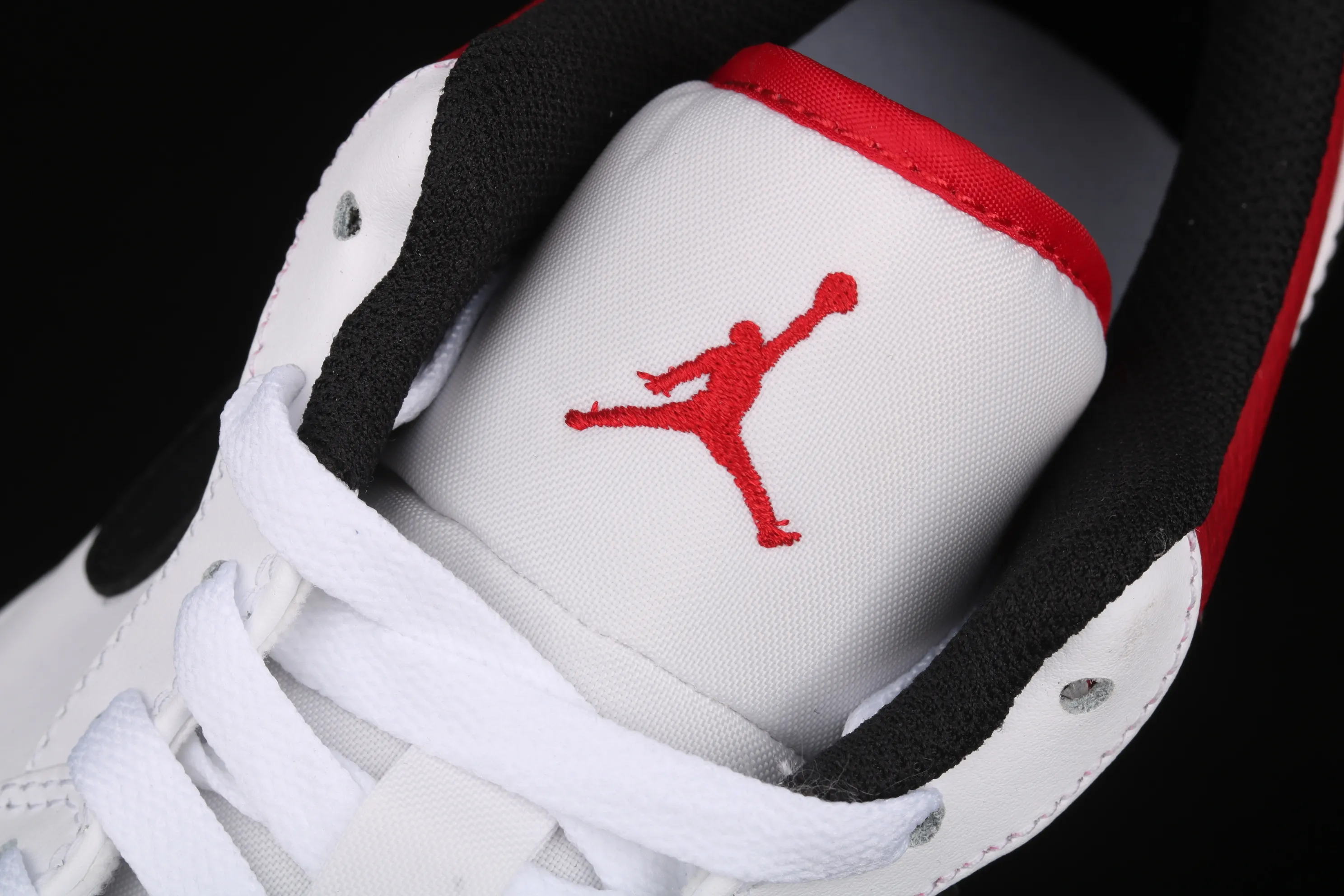 All categories Air Jordan Jordan series basketball shoes Air Jordan 1 Low G version pure original Air Jordan 1 Low AJ1 Joe 1 white black red cultural and leisure sports sneakers 553558-118